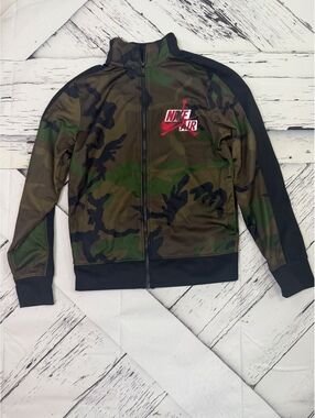 Nike Air Jordan Streetwear Kids Camo Full-Zip Track Jacket Medium